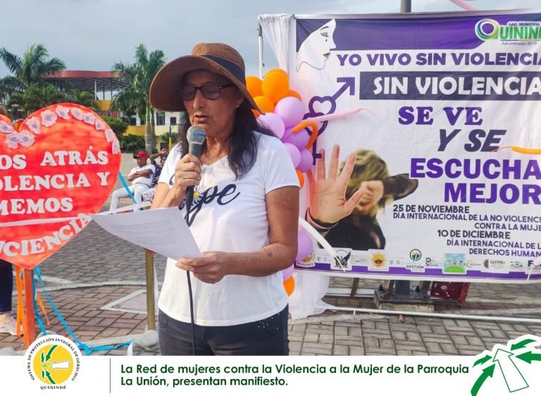 MUJERES MARCHAN POR LA DEFENSA DE SUS DERECHOS.